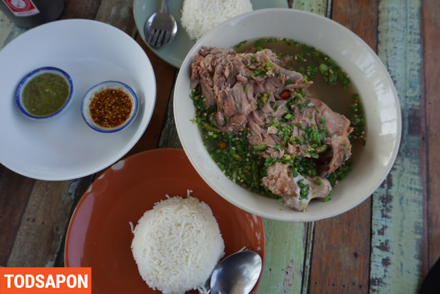 ต้มเล้งกระดูกหมู ร้านก๋วยเตี๋ยวหมูต้มยำตำลึงนายเอก